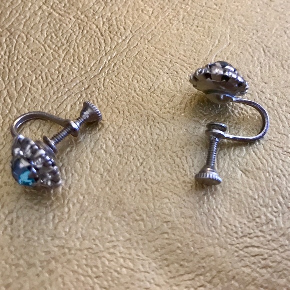 Vintage rhinestone screw back earrings - Picture 2 of 3